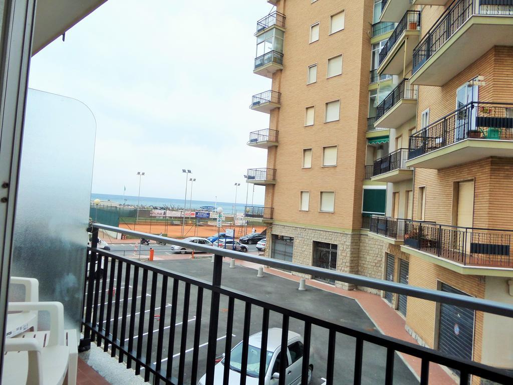 Hotel Lucerna Arma di Taggia Exteriör bild